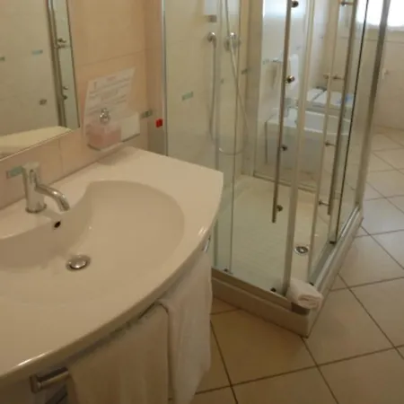 Seaview Delight - 2 Bedroom In Apartment