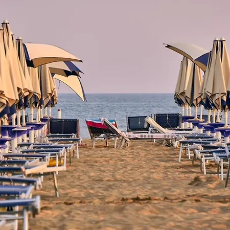 Apartment Ideal Getaway Flat For Families Near The Beach